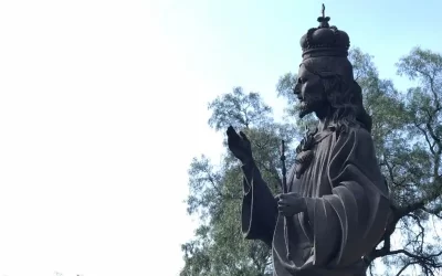 Un monumento al Sagrado Corazón se erige a pocos pasos de la Virgen de Guadalupe